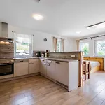 Ferienhaus4 Familienfreundlich Nahe Millstaetter See, Voll Ausgestattete 85m2, Jedes Schlafzimmer Eigenes Bad, Sonnenterrasse, Ideal Fuer Aktivitaeten Am Oder In Den Bergen デーブリアッハ