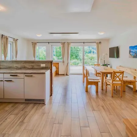 Ferienhaus4 familienfreundlich nahe Millstätter See, voll ausgestattete 85m2, jedes Schlafzimmer eigenes Bad, Sonnenterrasse, ideal für Aktivitäten am See oder in den Bergen Сasa de vacaciones Döbriach