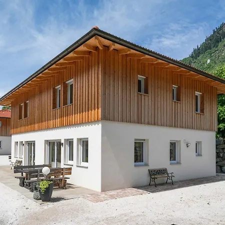 Ferienhaus4 familienfreundlich nahe Millstätter See, voll ausgestattete 85m2, jedes Schlafzimmer eigenes Bad, Sonnenterrasse, ideal für Aktivitäten am See oder in den Bergen Döbriach